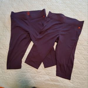 Danskin Pull On Navy Capri Pants 2 Included In Price
